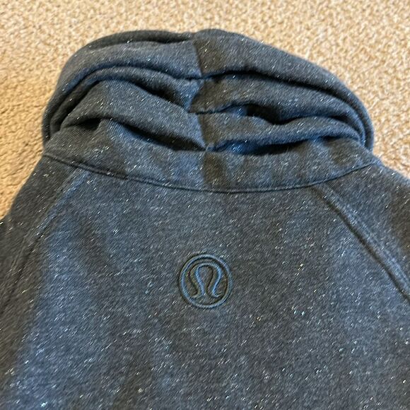 Lululemon Women’s Grey Glitter Cuddle Up Jacket/Sweatshirt Zip-up, Size 8 - Picture 7 of 8